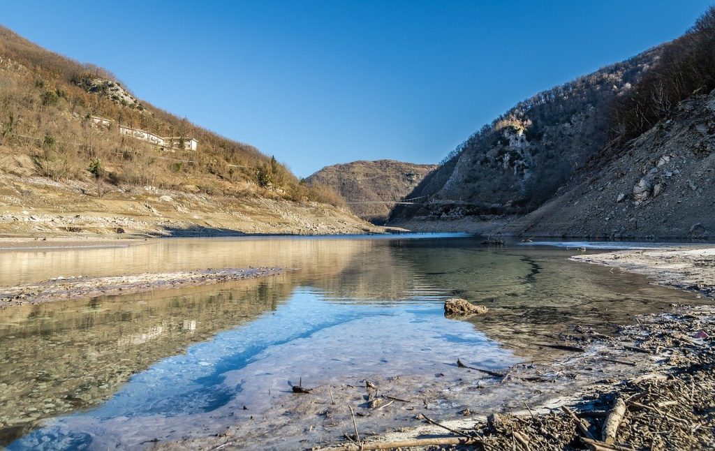 Un borgo che non muore: Fabbriche di Careggine e il lago di Vagli